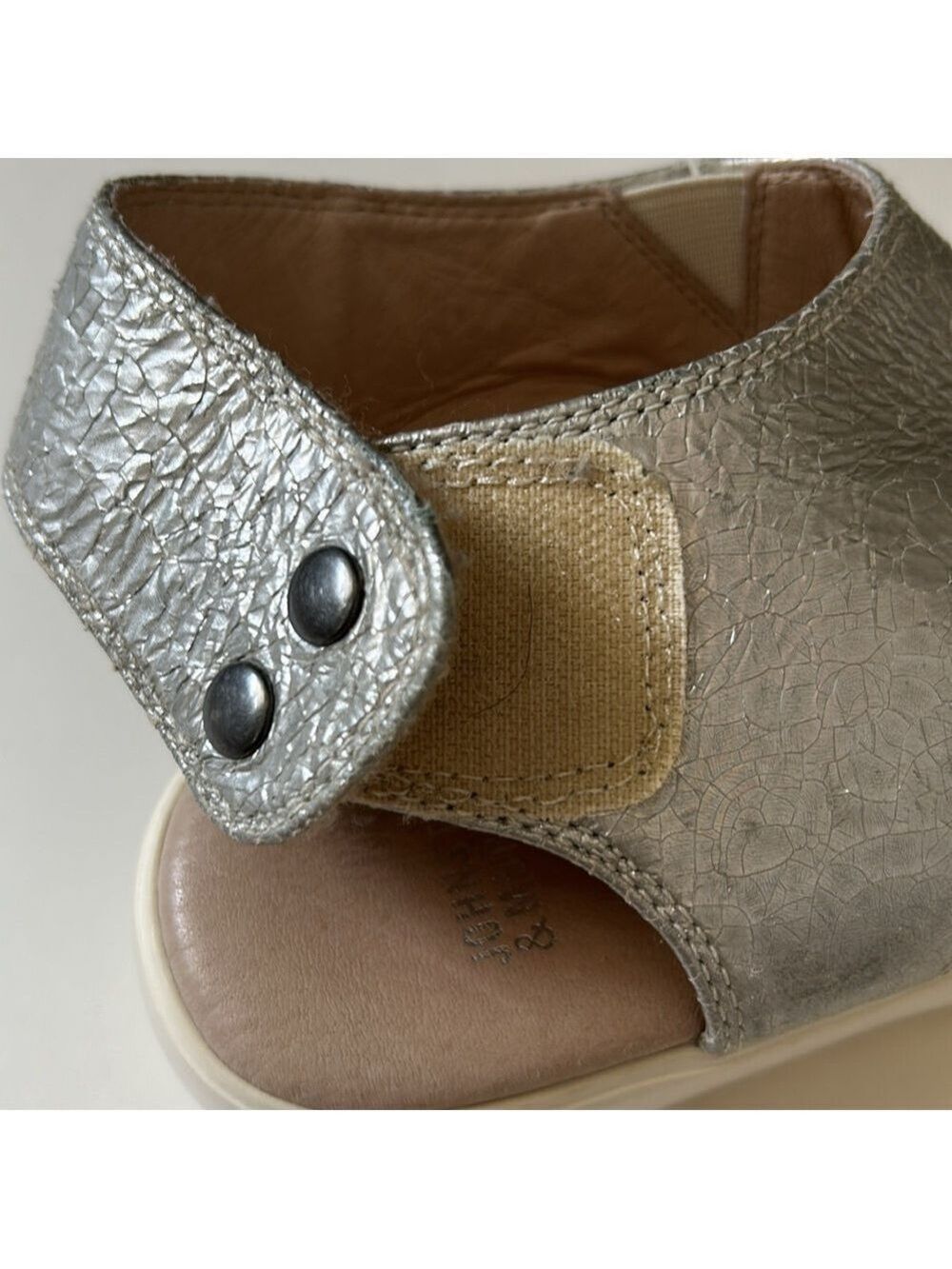 Johnson & Murphy Platform Metallic Silver Sandals - Picture 4 of 12